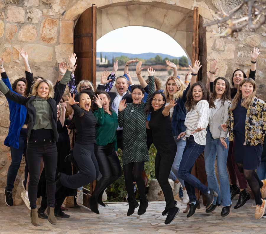 changemakers jumping - GDS-Movement team in Penedes masia